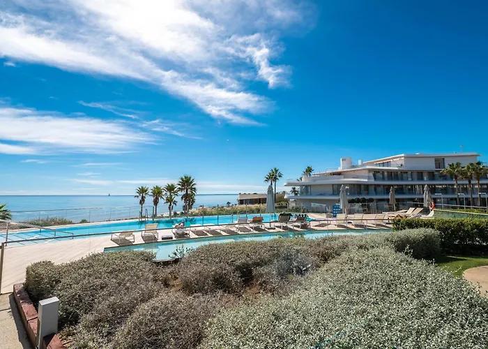 The Edge Apartment *